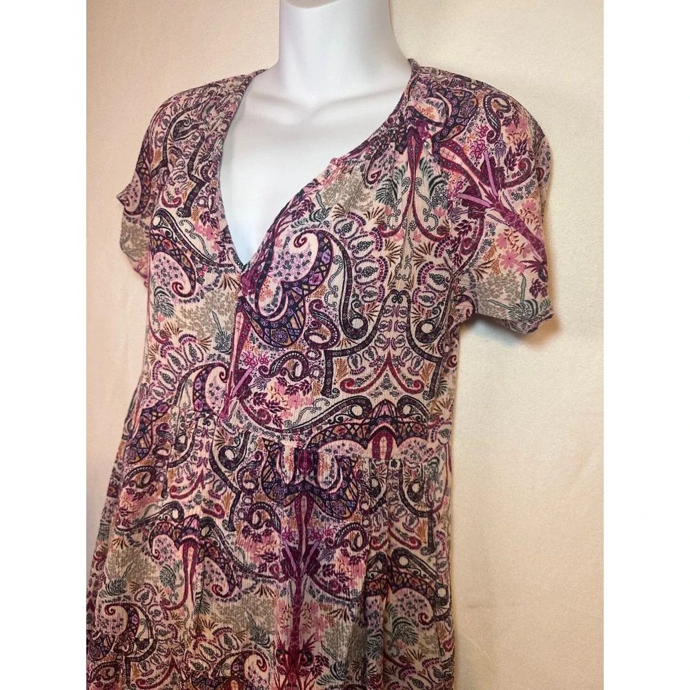 Knox Rose vibrant paisley
